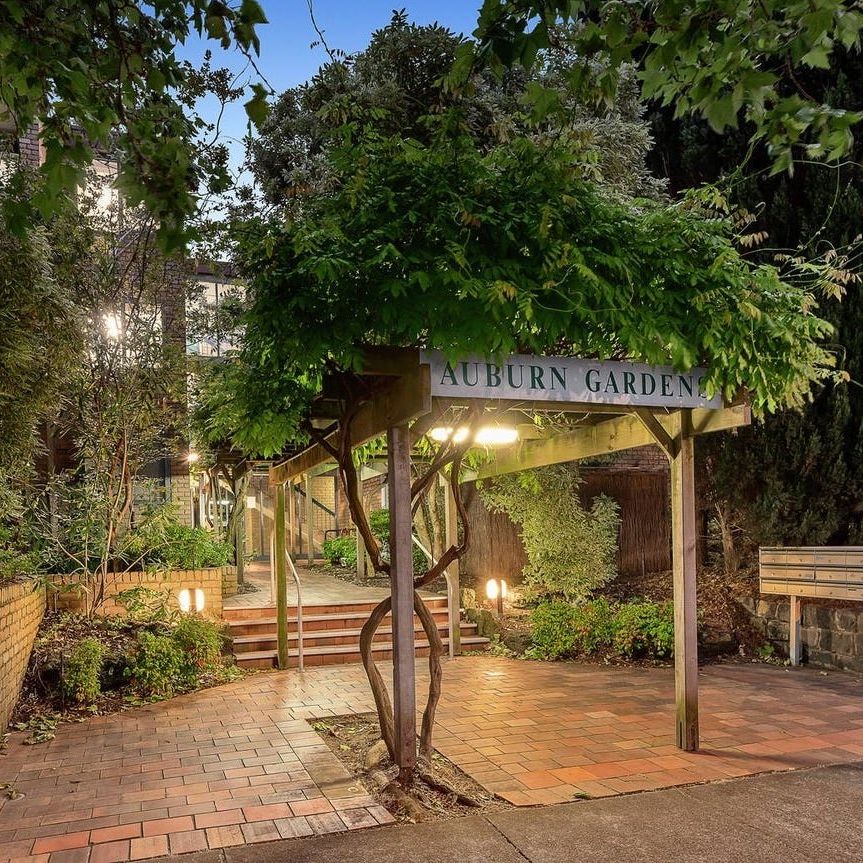 Spacious Two-Bedroom Apartment in a Peaceful, Convenient Location - Photo 1