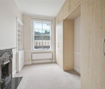 3 bedroom flat in South Kensington - Photo 1