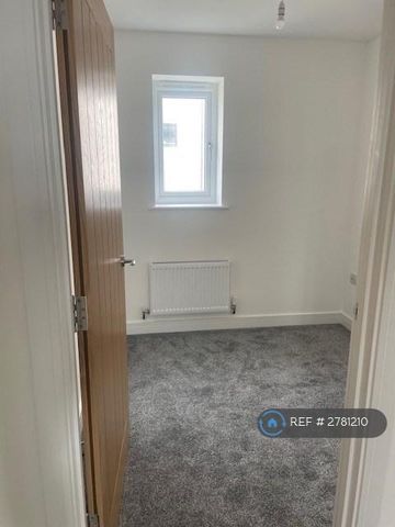 4 bedroom terraced house to rent - Photo 4