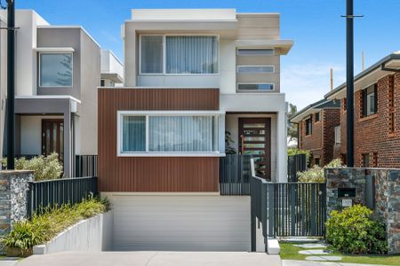 19 Seashell Avenue, Mermaid Beach QLD 4218 - House For Rent | Domain - Photo 3