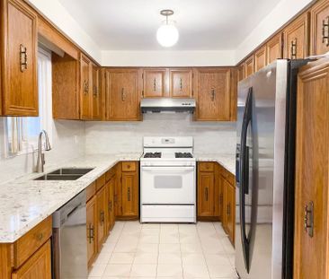 For Lease - 8 Purcell Square, Toronto, Ontario - Photo 2