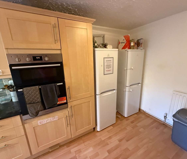 14 Longdon Close, Redditch. Large double room close to Alex Hospita... - Photo 1