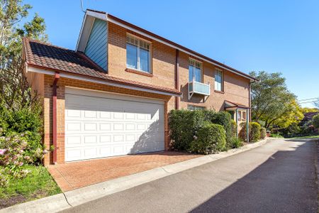 Family Haven with Pool Access & North Aspect - Walk to Everything Normanhurst! - Photo 2