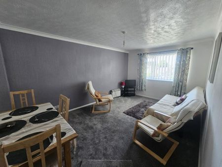 2 bedroom flat to rent - Photo 2