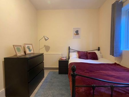 Lovely 6 bedroom professional house share Room 1 - Photo 2