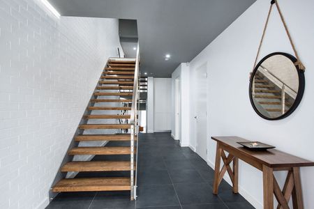 Stunning four bedroom home only minutes walk to Cooks River and parklands. - Photo 5