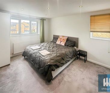 5 bedroom detached house to rent - Photo 2