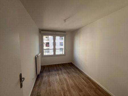 location Appartement T4 DE 76.5m² À BOBIGNY - Photo 3