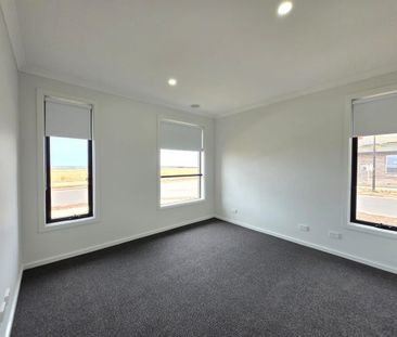 Family Home in Truganina - Photo 5