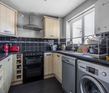 2 bedroom semi-detached house to rent - Photo 6