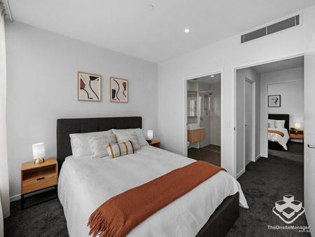 Fully Furnished 2 bedroom in prime location with city & river views - Photo 3