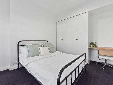 Art Deco Charm - Photo 5