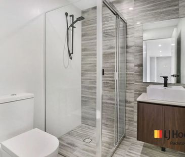 Sleek & Modern One-Bedroom Apartment - Move-In Ready - Photo 2