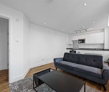 A newly refurbished one bedroom apartment in a convenient City location - Photo 1