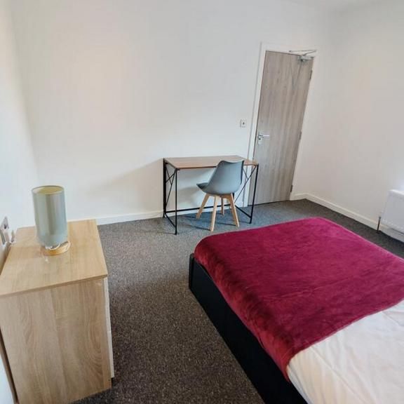 1 bedroom in a house share to rent - Photo 1