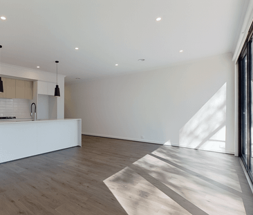 24 Shoreline Cr, Carrum Downs, Vic 3201 - Photo 4