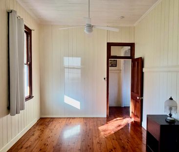 Highgate Hill - Photo 1