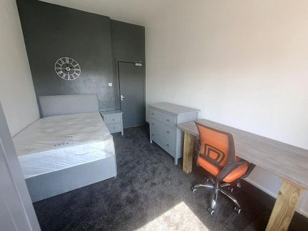 6 bedroom terraced house to rent - Photo 2