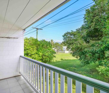 Spacious 2 bedroom unit minutes from the Cairns CBD - Photo 3
