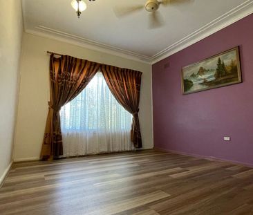 Lovely 4 Bedroom Home in Great Macquarie Fields Location&excl;&excl; - Photo 6