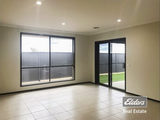 Beautiful Home – Ready for You to Move In! - Photo 1