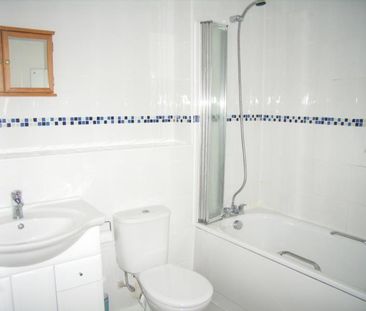 Kingfisher Drive, Guildford, Surrey, GU4 - Photo 4