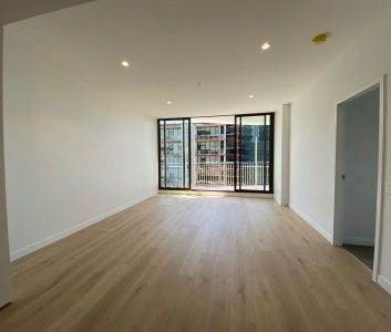 Stylish Living Meets Ultra Convenience - 2 BED - Photo 3