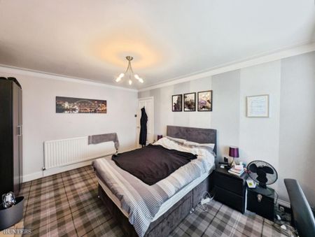 3 bedroom flat to rent - Photo 5