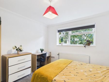 3 bedroom flat to rent - Photo 5