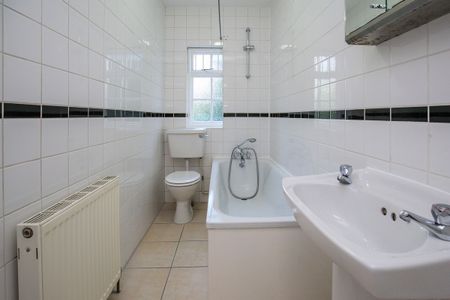 Studio Flat, Lewisham Way, SE4 - Photo 5