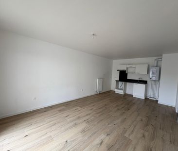 location Appartement T3 DE 65.7m² À SERRIS - Photo 2