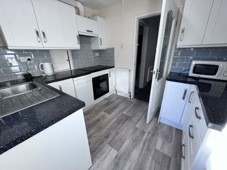 3 bedroom detached house to rent - Photo 5