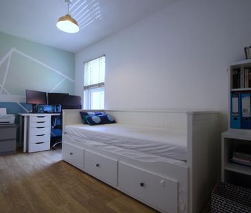 4 bedroom semi-detached house to rent - Photo 4