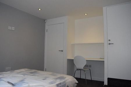 6 bedroom terraced house to rent - Photo 5