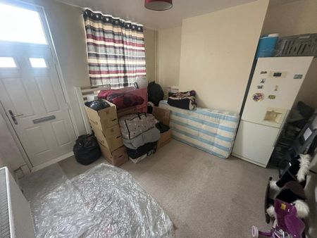 2 bedroom terraced house to rent - Photo 4