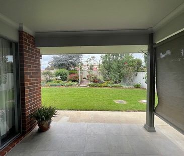 Executive Villa located in a quite Cul-De-Sac - Photo 5