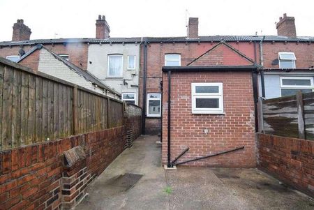 Doncaster Road, South Elmsall, WF9 - Photo 2