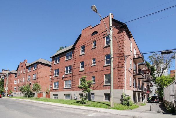 5556 Snowdon Street, Montréal, QC - Photo 1