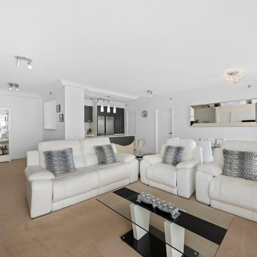 BREATHTAKING OCEAN & SKYLINE VIEWS - IMMACULATE PRESENTAION - RESORT STYLE FACILITIES - FURNISHED - Photo 1