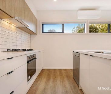 4/6 Esther Crescent, MOOROOLBARK - Photo 2