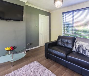 38 STONEGATE ROAD Leeds - LS6 4HY - Photo 3