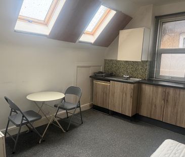 Room in a Shared House, Tennyson Road, LU1 - Photo 3