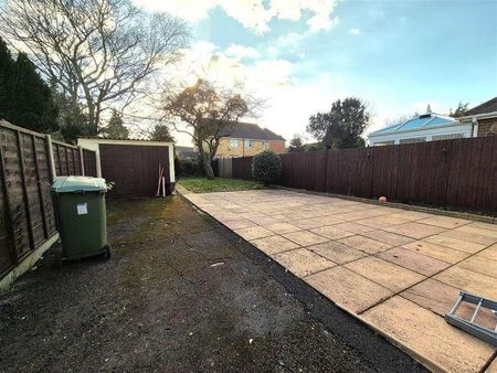 Rossmore Road, Poole, BH12 - Photo 4