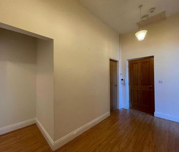 3 bedroom flat to rent - Photo 4