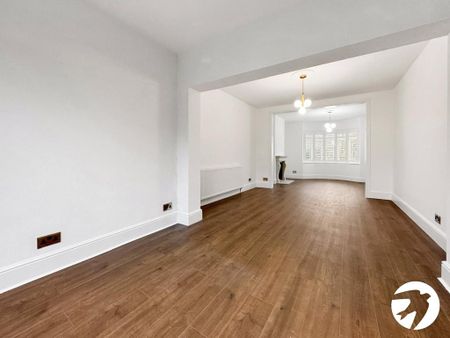 4 bedroom semi-detached house to rent - Photo 4