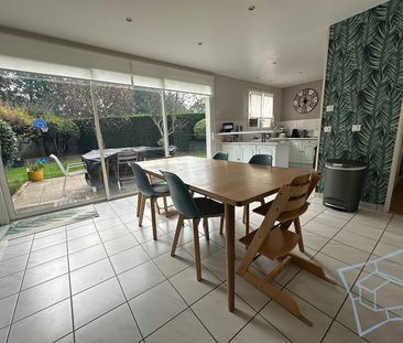 MAISON VOISINS LE BRETONNEUX - 8 pièce(s) - 161.6 m2 - Photo 5