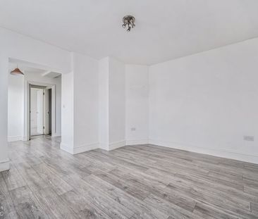 Lower Street, Haslemere, Surrey, GU27 - Photo 3