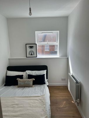 1 bedroom in a flat share to rent - Photo 1
