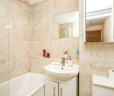 The Oaks, Moormede Crescent, Staines-upon-Thames, Surrey, TW18 4SG - Photo 4