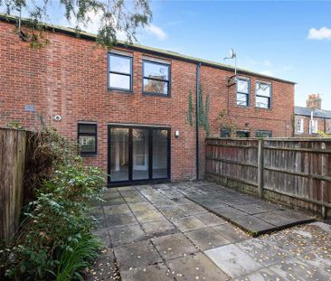 2 bedroom terraced house to rent - Photo 4